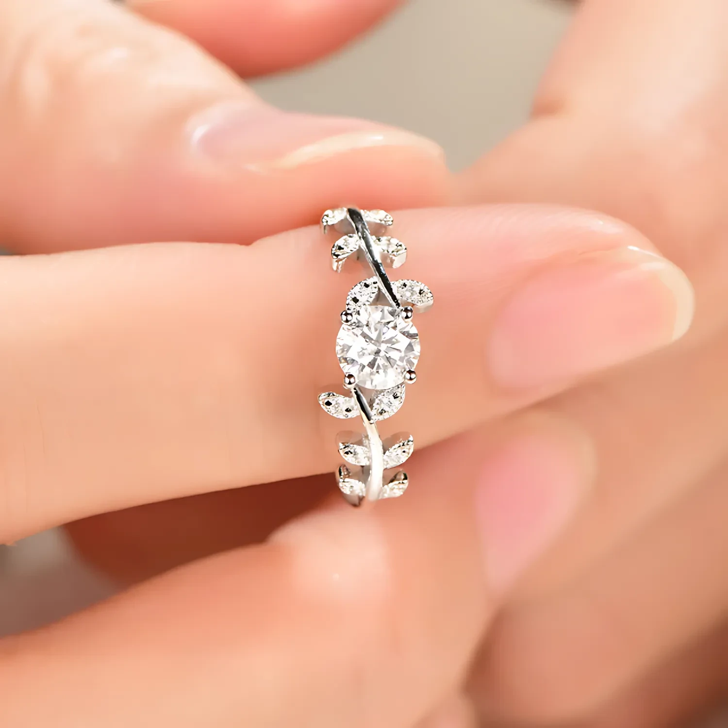 1ct Moissanite Leaf Ring - Image 3