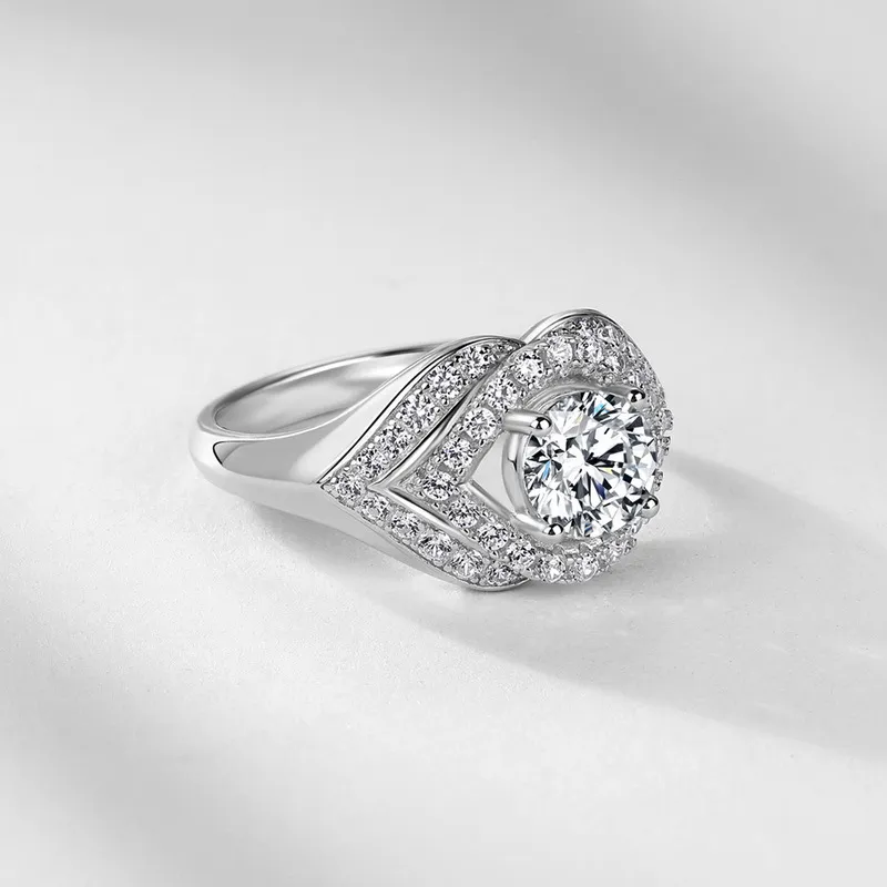 1ct Round Moissanite Eye Ring - Image 4