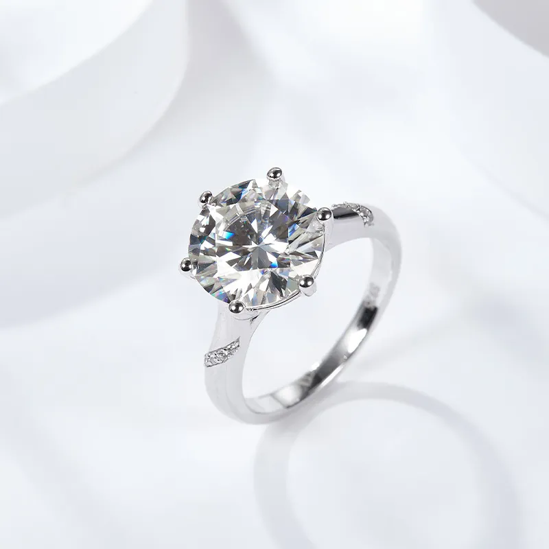 5ct Moissanite Solitaire Ring - Image 2