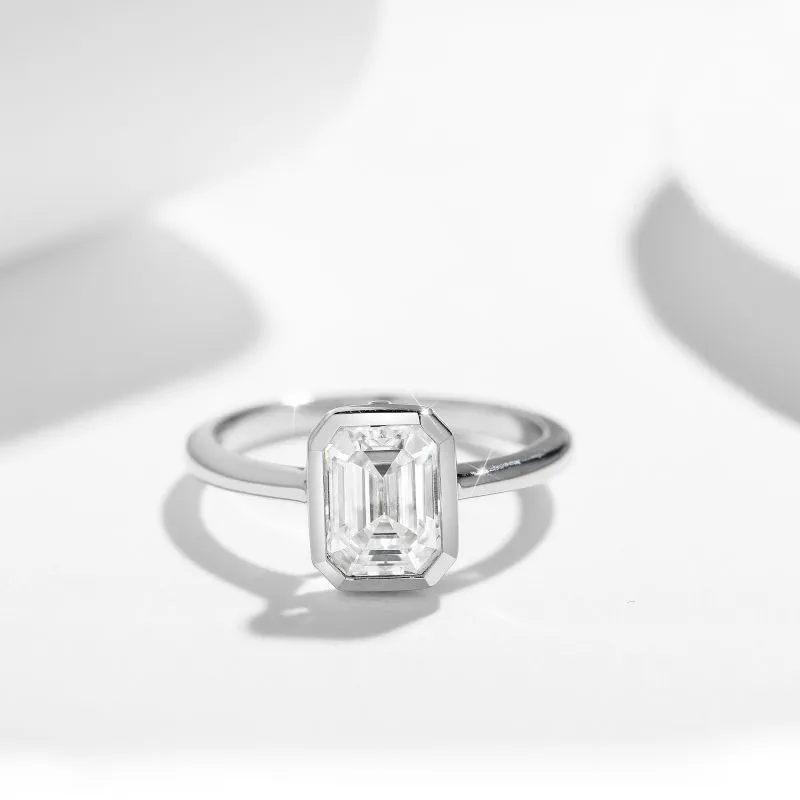2ct Emerald Cut Bezel Setting Ring - Image 4