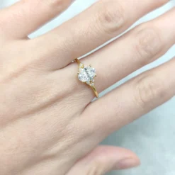 Alternative view of 1ct Oval Moissanite Loggia Ring