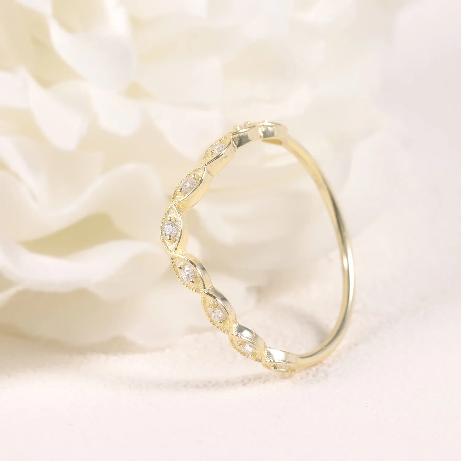 Fairy Light Moissanite Curved Ring - Image 3